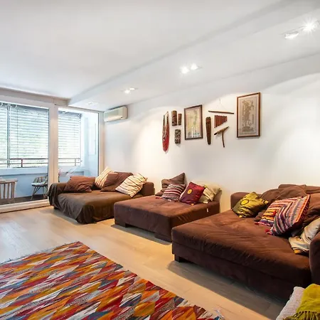 Appartement Spacious Riverbank With A Balcony And A Garage *