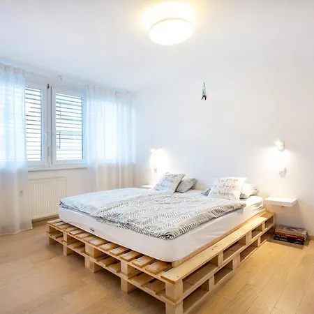 Lejlighed Spacious Riverbank With A Balcony And A Garage Ljubljana